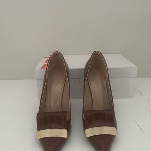 Brown pumps like new with unique design and 10cm heel