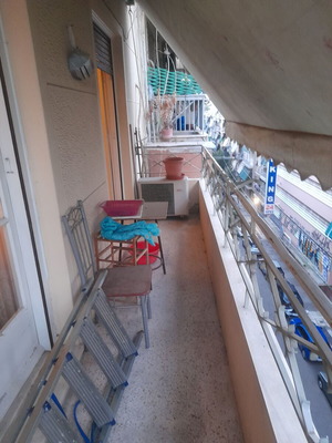 Διαμέρισμα ανακαινισμένο με 2 υπνοδωμάτια, 1 μπάνιο, ανελκυστήρα, κλιματισμό, πόρτα ασφαλείας, επιπλωμένο, 63 τ.μ. στο κέντρο της Αθήνας
