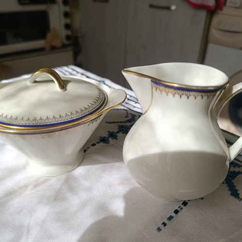 Sugar bowl and creamer set like new