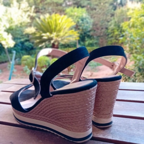 Platform sandals size 38 like new, black and white with strap