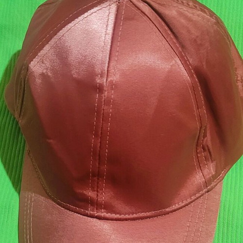 Satin hat like new, rose ash color