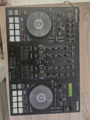 Roland DJ-707M Mobile DJ Controller like new