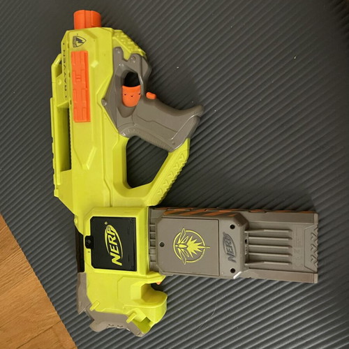 Nerf NStrike Rayven used with batteries and 2 darts