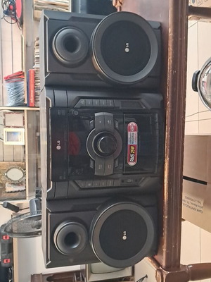 LG στερεοφωνικό μεταχειρισμένο, θέλει σέρβις