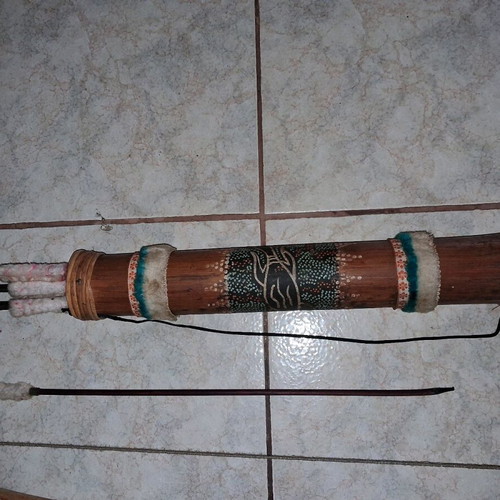 Vintage African bow used with quiver and 9 arrows
