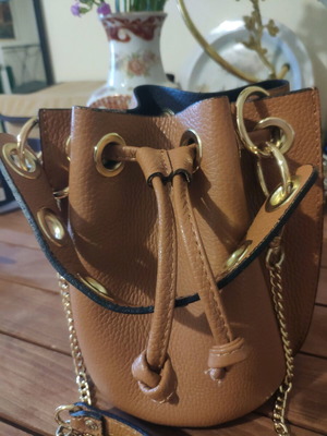 Leather shoulder bag like new, brown