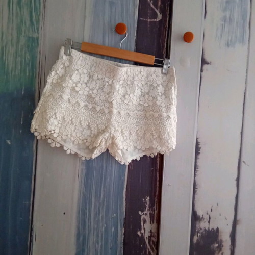 Stradivarius shorts white lace like new, size XS