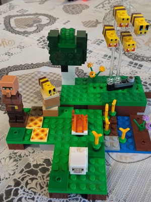 Lego Minecraft Bee Farm 21165 used, 238 pieces for 8+ years