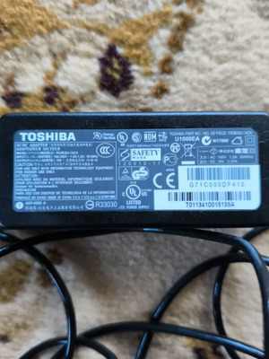 Toshiba netbook power adapter like new