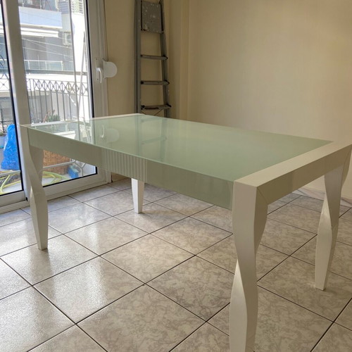 Dining table like new, extendable with glass and wood