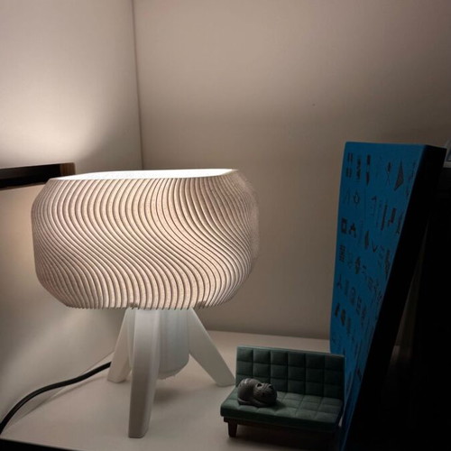 Ripple sculptural lamp new with tripod base