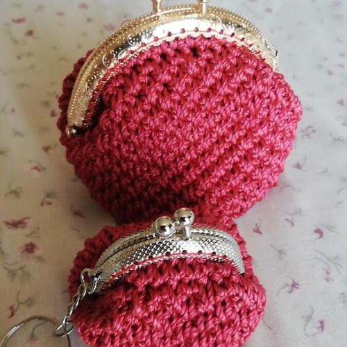 Knitted wallet and keychain set new