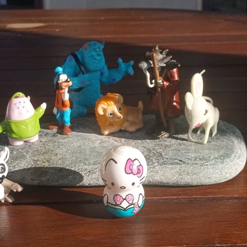Mini dolls figures like new, pack of 8