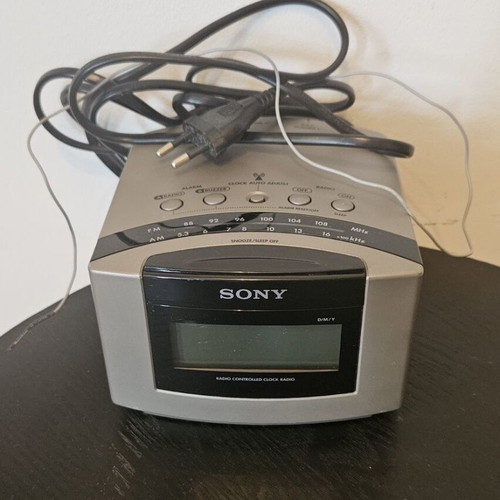 Sony radio alarm clock like new