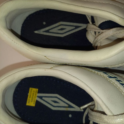 Umbro women's athletic shoes size 39.5 like new, white beige