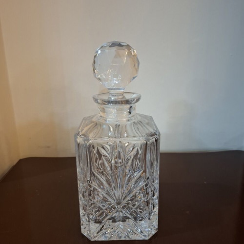 Crystal decanter like new with classic Pinwheel cut