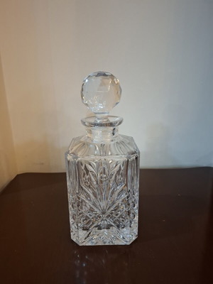 Crystal decanter like new with classic Pinwheel cut