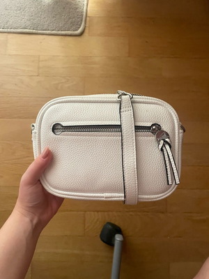 White crossbody bag with silver shoulder chain