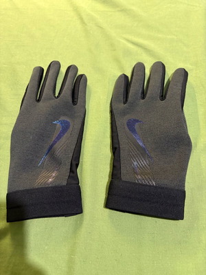 Γάντια Nike σαν καινούργια, μαύρα και μωβ, με λειτουργία οθόνης αφής