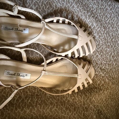 Sandals like new, worn few times, beige platform style, size 39