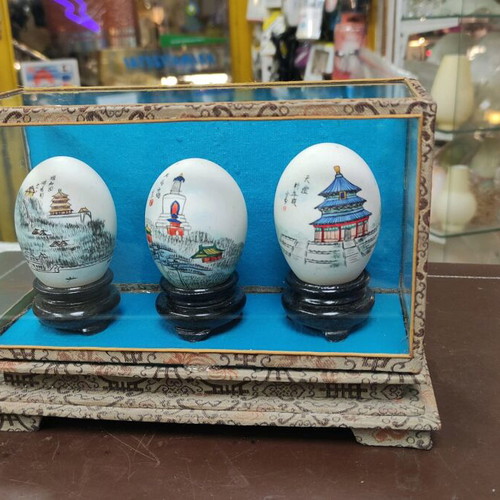 Table decor used with 3 hand-painted eggs