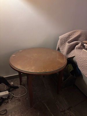 Table used, height 50 cm, diameter 70 cm