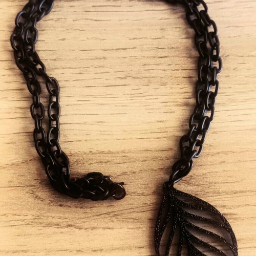 Leaf Total Black necklace, alternative pendant, VÅM Téchne