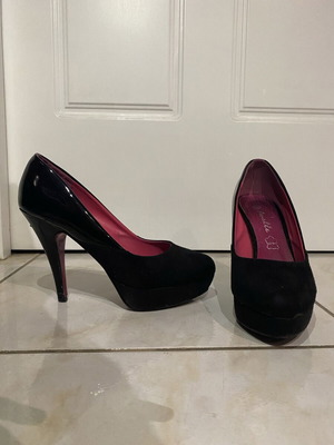 Black pumps used, half glossy - half suede style, size 39