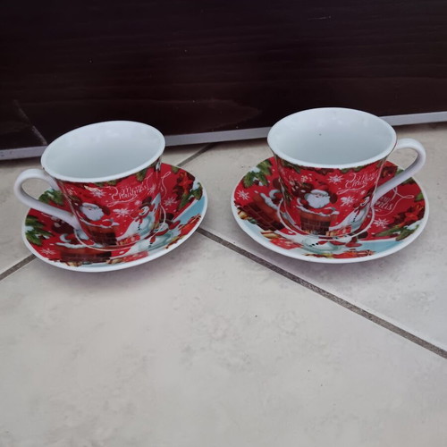 Christmas cup set used, in good condition