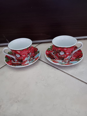 Christmas cup set used, in good condition