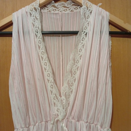 Sleepwear set like new, pink robe and nightgown