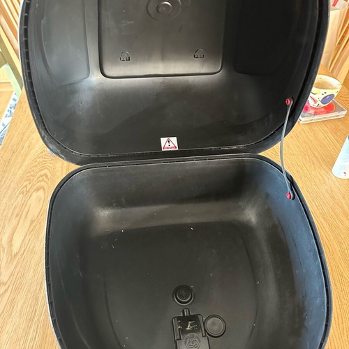 Givi E300NT2 Monolock motorcycle top case used without base