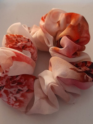 Χειροποίητα κοκαλάκια μαλλιών Scrunchies Rose Petals με vintage σχέδιο