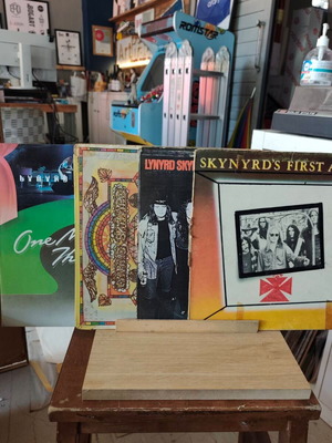 Lynyrd Skynyrd 4 vinyl records used, rock
