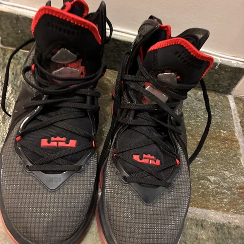 Nike LeBron 19 athletic shoes size 44 used, black