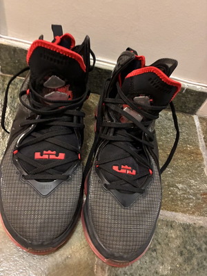 Nike LeBron 19 athletic shoes size 44 used, black