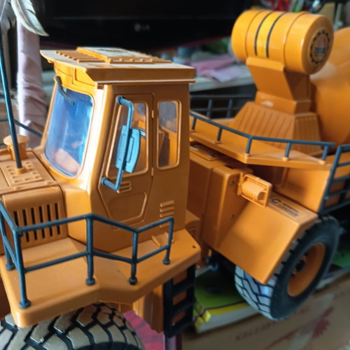 Radio control truck cement mixer, like new, 80 cm