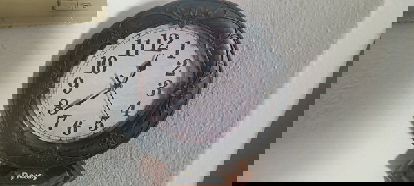 Ρολόι τοίχου σε άριστη κατάσταση..