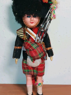 Βρεττανικό αναμνηστικό Scottish Guard vintage 1980 μεταχειρισμένο με ψηλό γούνινο καπέλο