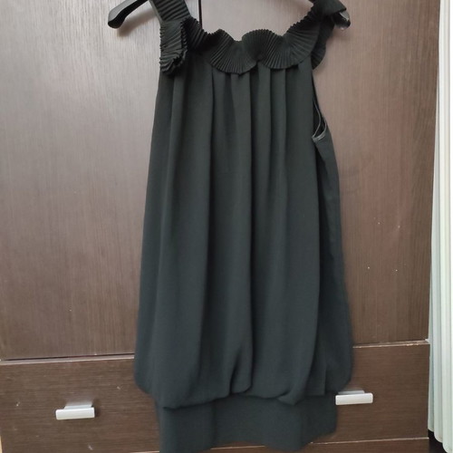 Black sleeveless wide blouse used, size medium-large
