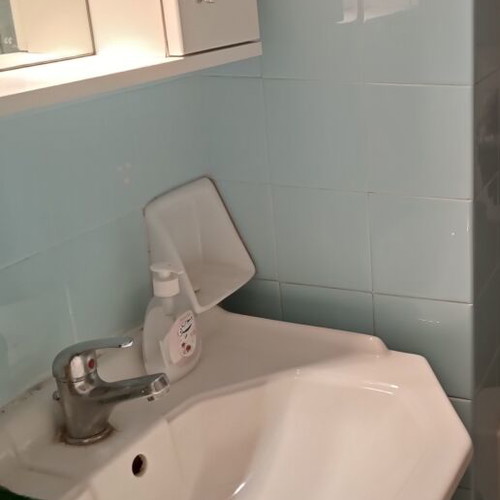 Bathroom furniture like new with sink, faucet and mirror