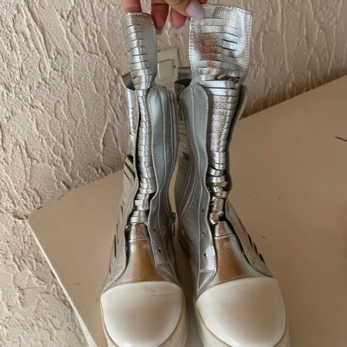 Silver boots like new, size 37