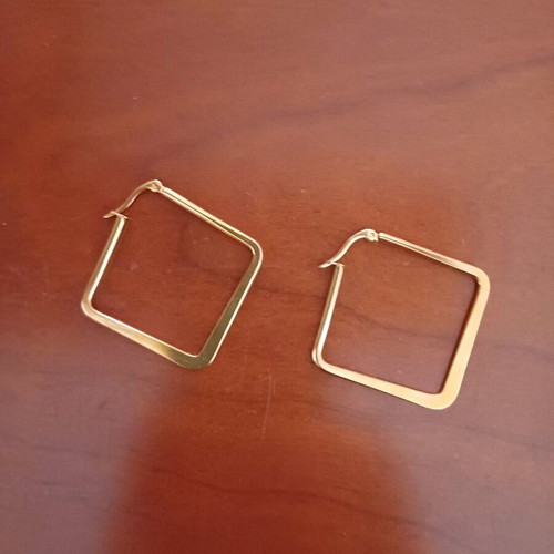 Steel earrings new that do not change color