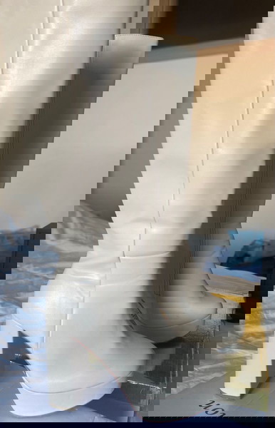 Δερμάτινες ψηλές μπότες μπεζ