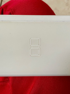 Nintendo DS Lite μεταχειρισμένο με πενάκι και φορτιστή