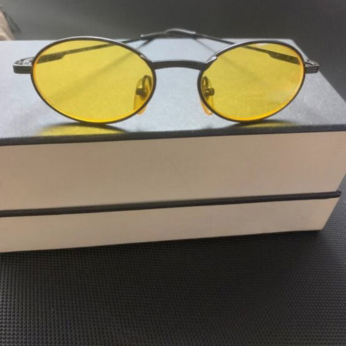 Sunglasses with yellow lenses like new