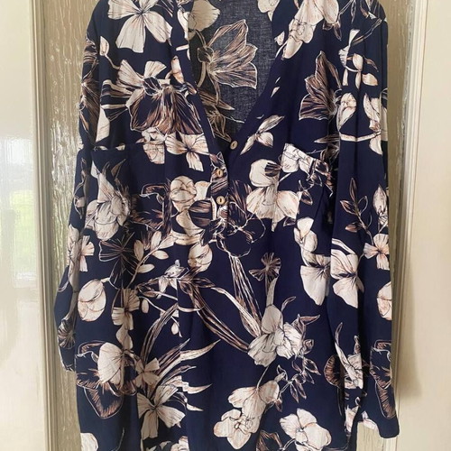 Vertice floral blouse M like new, navy blue viscose