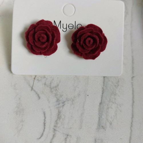 Red rose earrings new, unworn