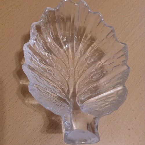 Crystal leaf-shaped vintage hors d'oeuvre and nut dish like new