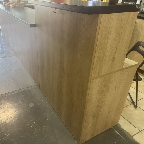 Handmade professional workbenches used with large storage space